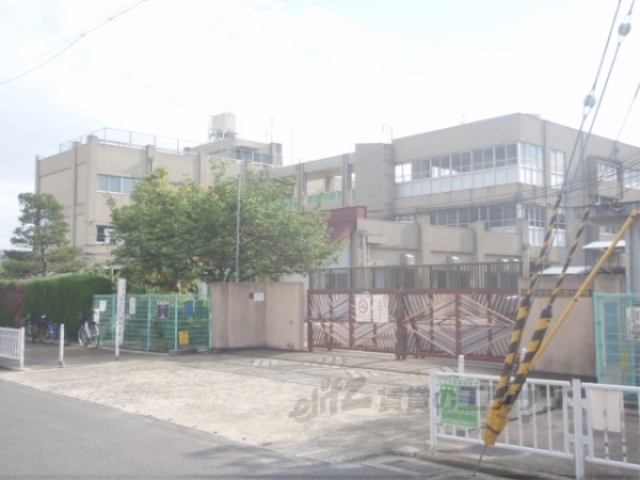 【宇治市大久保町のマンションの小学校】