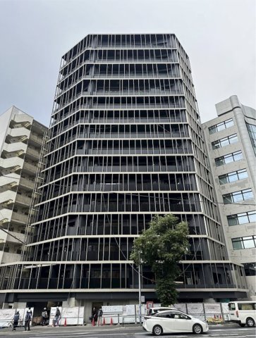 【新宿区新宿のマンションの建物外観】