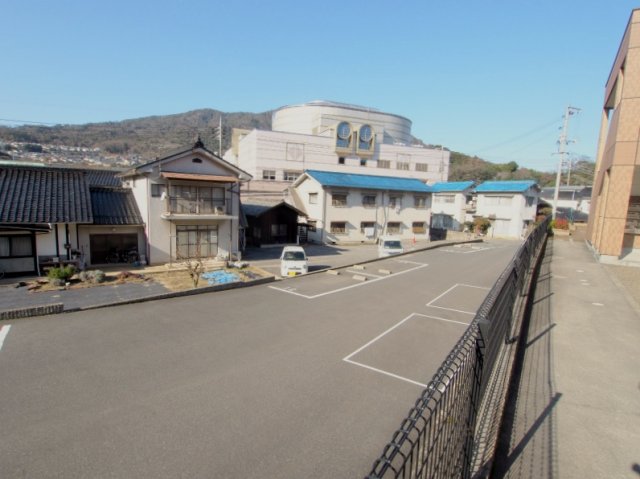 【広島市安佐南区長楽寺のアパートの駐車場】