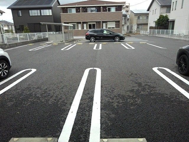 【グランツＡの駐車場】