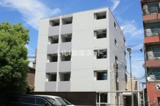 【倉敷市川西町のマンションの建物外観】