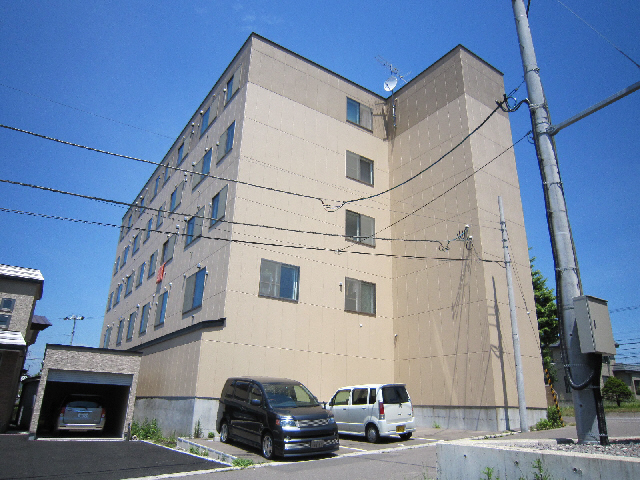 函館市花園町のアパートの建物外観