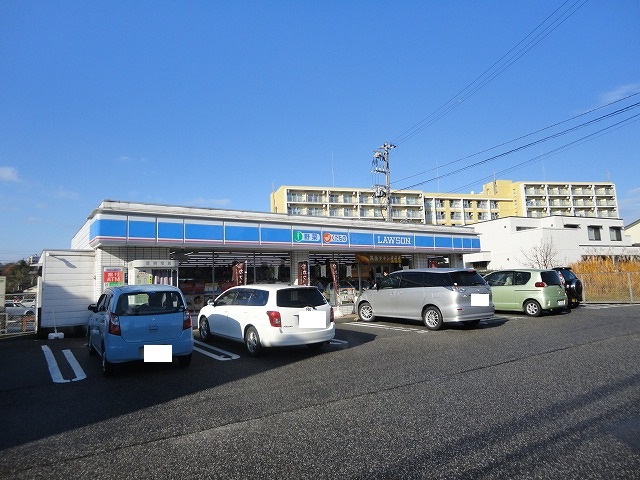 コンビニ　ローソン（コンビニ）まで702m