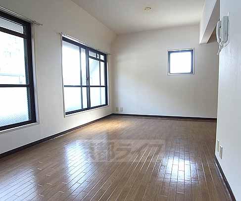 居室・リビング　とても広いお部屋です。