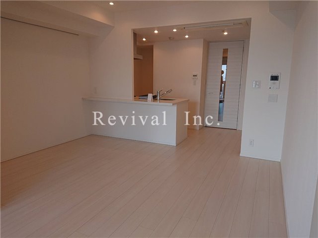 居室・リビング　解放感あるリビング空間でございます