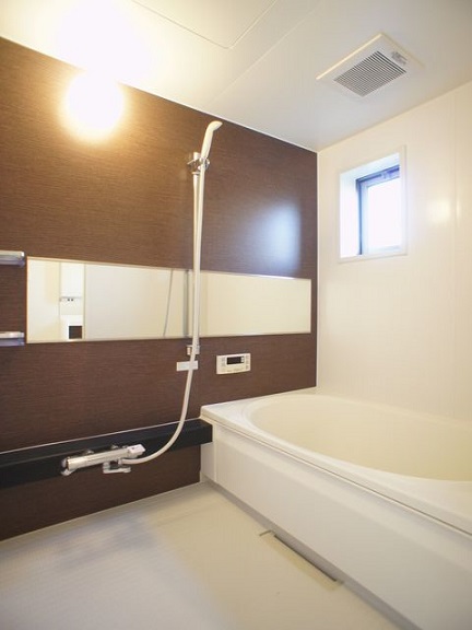 バス・シャワールーム　追い焚き機能付きのオシャレなバスルームです♪