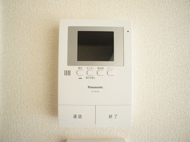 セキュリティ　訪問者の確認ができるTVドアホン付きです♪