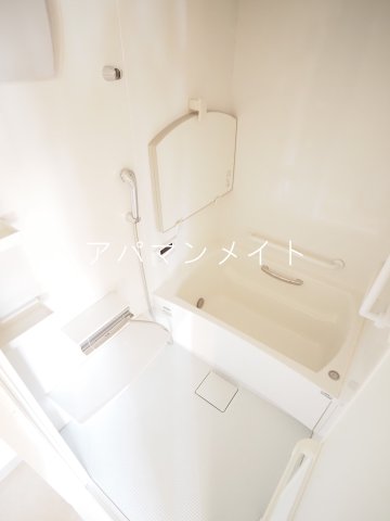 バス・シャワールーム　落ち着いた空間のお風呂です