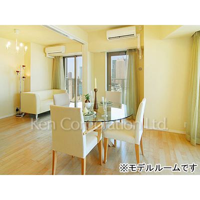 居室・リビング　同タイプ22階のお部屋を撮影。仕様が異なることがあります。