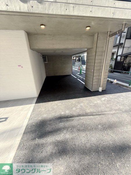 駐車場　エントランス