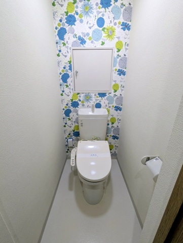 トイレ　温水洗浄便座付き