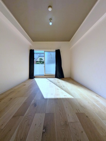 その他部屋・スペース　南向きで明るい洋室