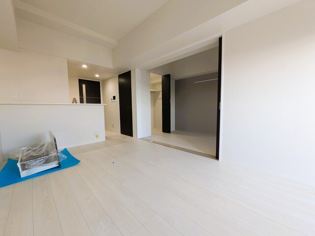 居室・リビング　４０２号の写真になります。