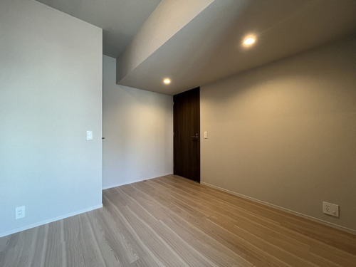 居室・リビング　洋室（約6.1畳）