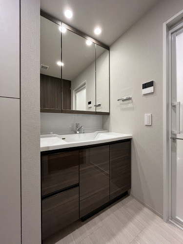 洗面設備　洗面室