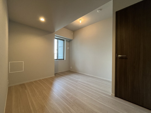 居室・リビング　洋室（約4.4畳）