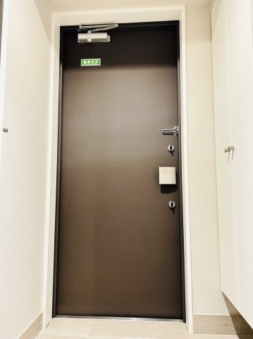 玄関　※写真は同タイプ住戸です。