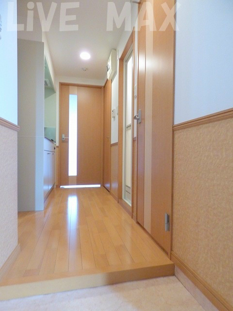 玄関　清潔感のあるエントランス入口☆