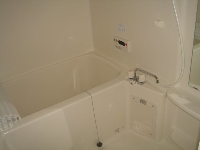 バス・シャワールーム　コンパクトで使いやすいお風呂です