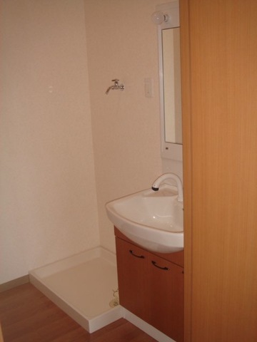 洗面設備　ゆったりとスペースのある洗面所