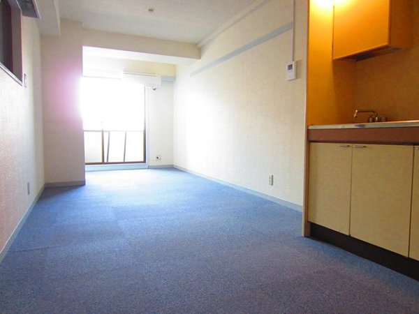 その他部屋・スペース　タイルカーペット使用