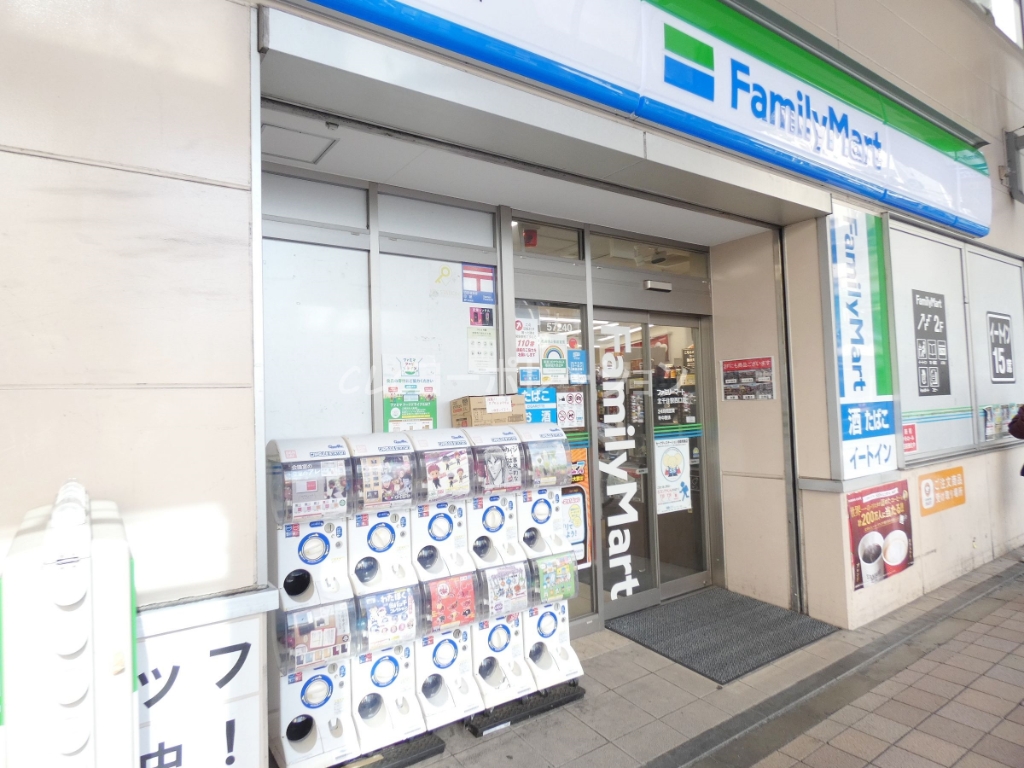 コンビニ　ファミリーマート（コンビニ）まで303m