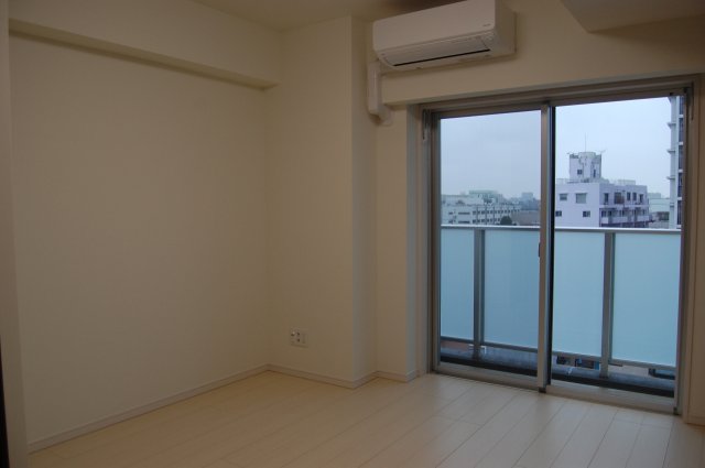 居室・リビング　約7.2帖の洋室です