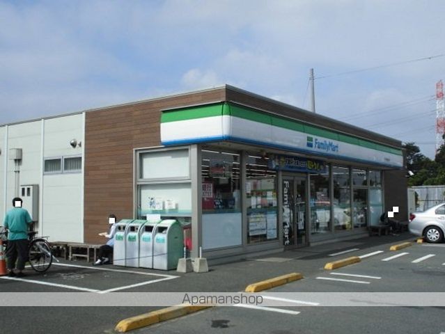 コンビニ　ファミリーマート（コンビニ）まで520m