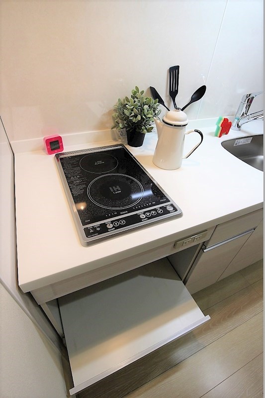 その他共有部分　IHヒーターの下部には、オーブンやレンジが置けます。