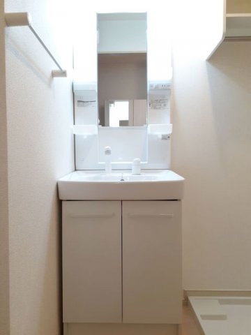 洗面設備　使いやすい洗面所です