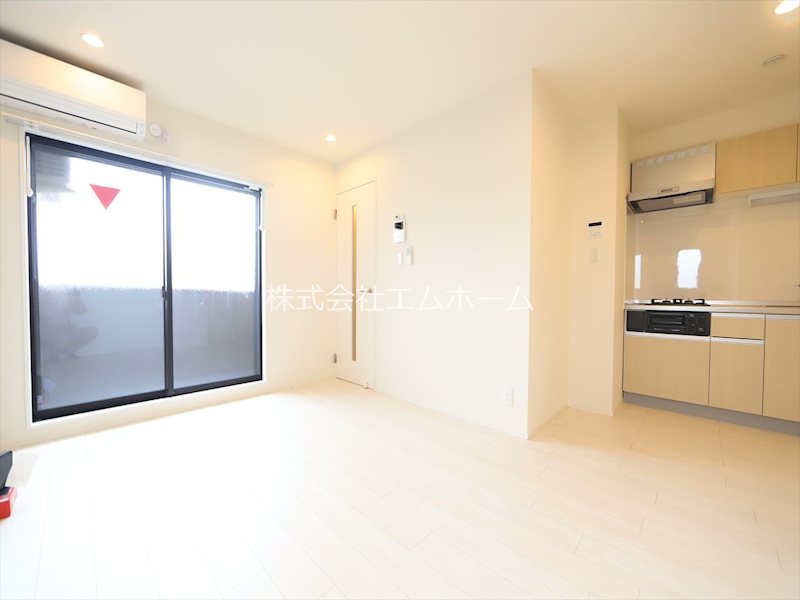 居室・リビング　ＬＤＫ9帖　システムキッチン　エアコン完備　バルコニー