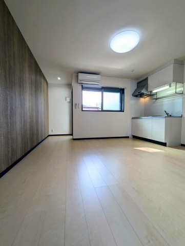 居室・リビング　南向き２面彩光で明るく広いリビング10.4帖