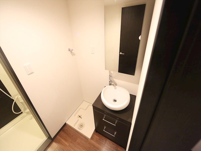 洗面設備　脱衣所　デザイン独立洗面台　収納スペース有　イメージ写真