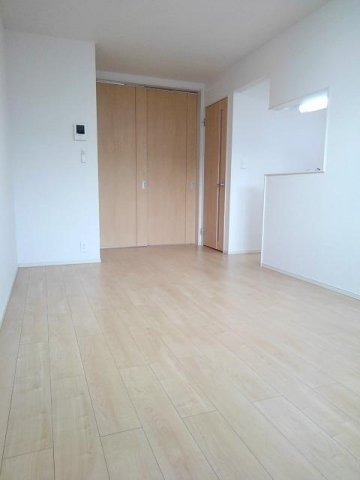 居室・リビング　明るいリビングです☆