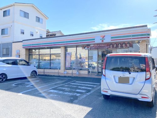 コンビニ　セブンイレブン 堺深阪店（コンビニ）まで586m