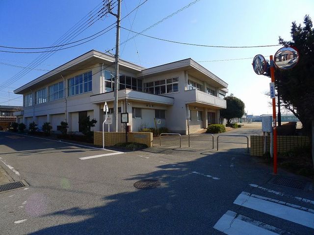 小学校　館林市立第三小学校（小学校）まで600m