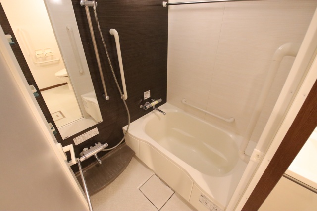 バス・シャワールーム　※別室の参考写真の為、現況優先です。