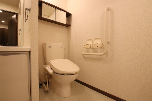 トイレ　※別室の参考写真の為、現況優先です。