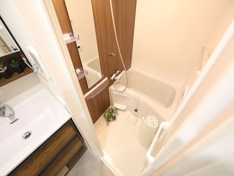 バス・シャワールーム　バスルーム　浴室暖房乾燥機付き