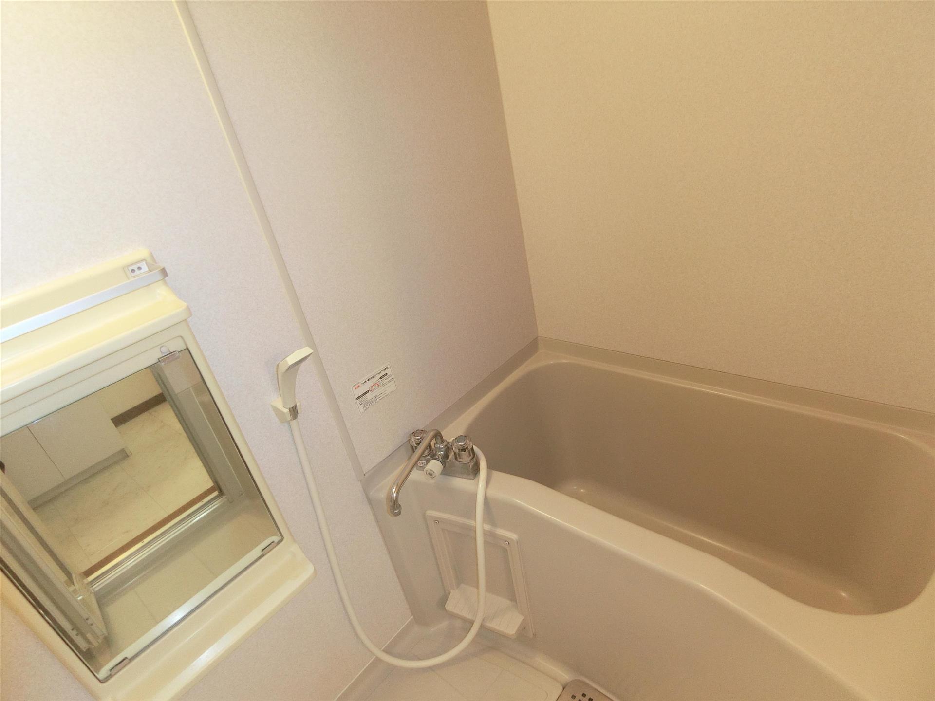 バス・シャワールーム　シャワー付きでいつでもすぐに入浴できるバスルーム♪