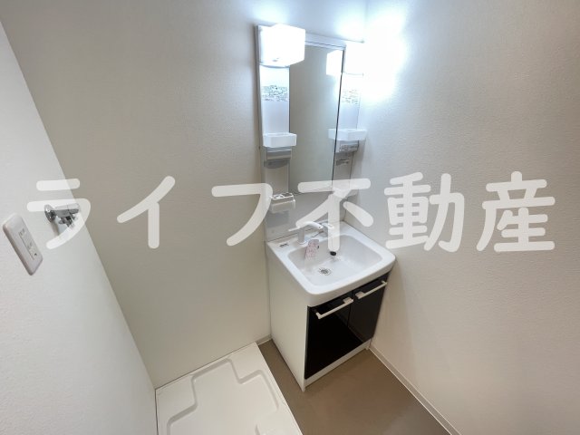 洗面設備　独立洗面化粧台が付いています