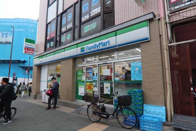 コンビニ　ファミリーマート　昭和八事店（コンビニ）まで300m