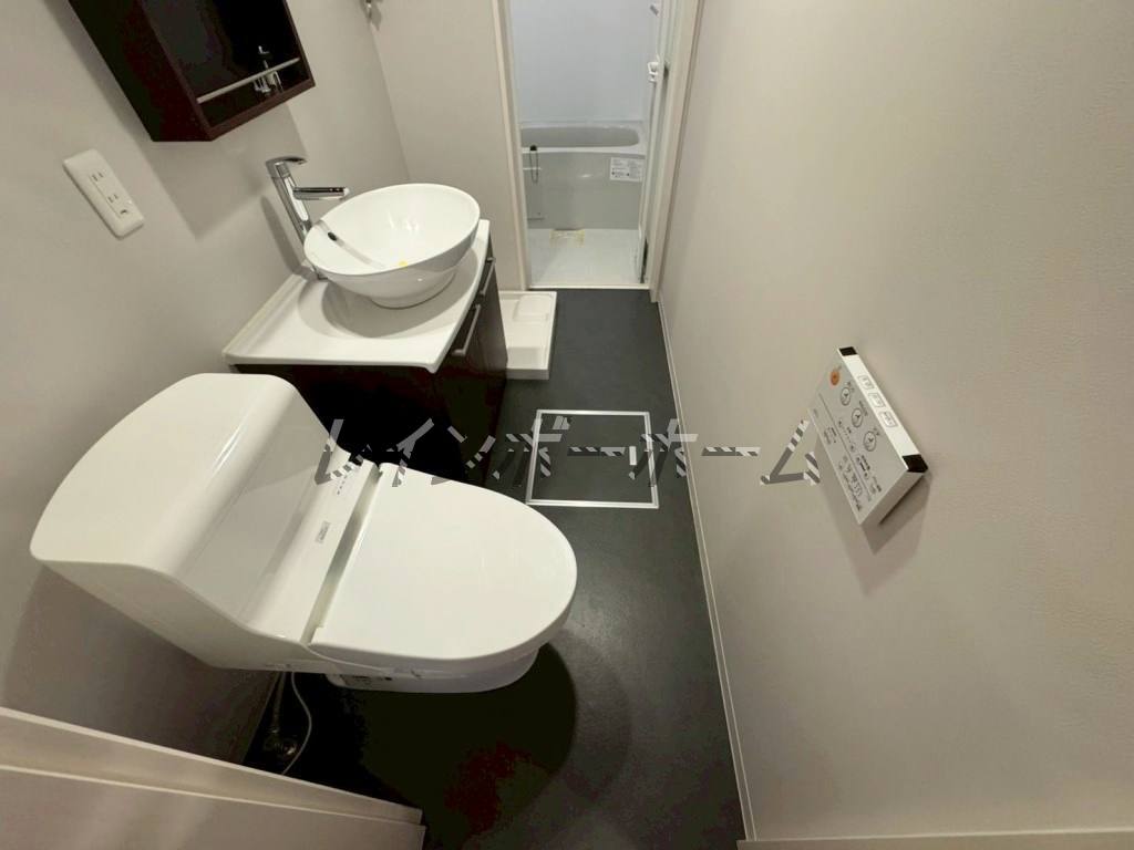 トイレ　※別部屋参考写真。