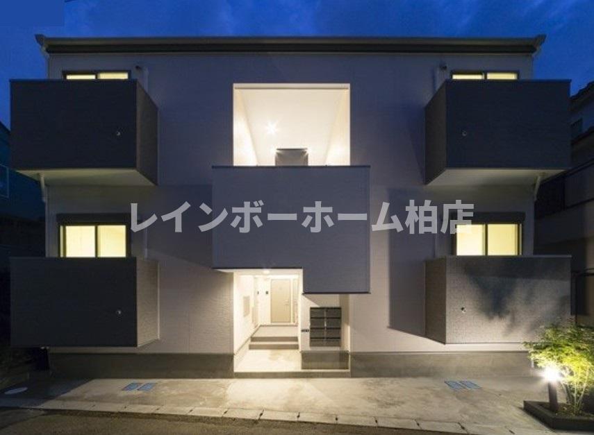 建物外観　毎日通るエントランスはこのようになっています