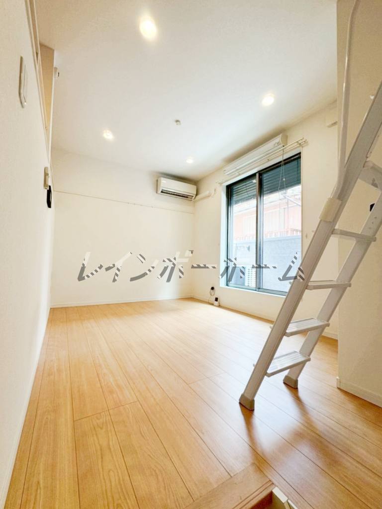 居室・リビング　※別部屋参考写真。