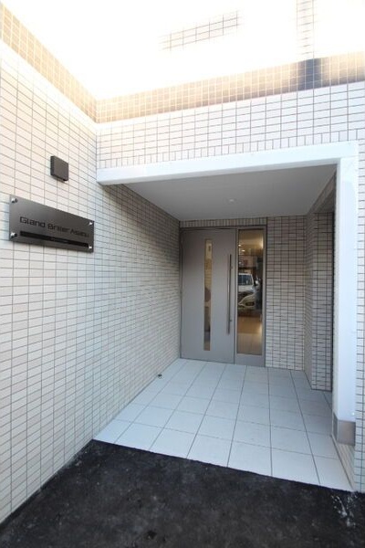 エントランス　素敵なエントランスがお出迎えです♪