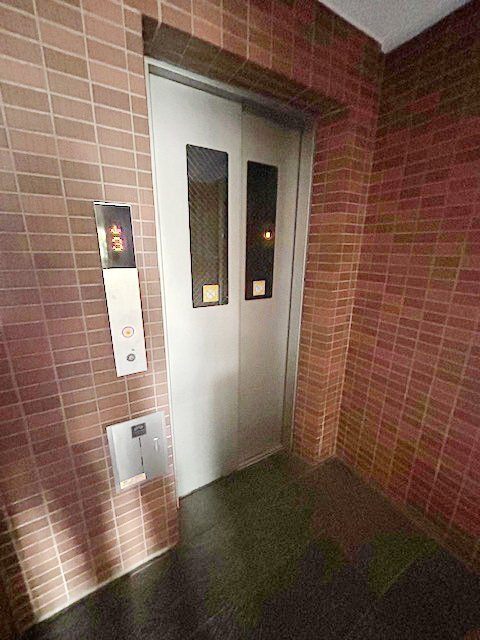 ロビー　エレベーター付きです