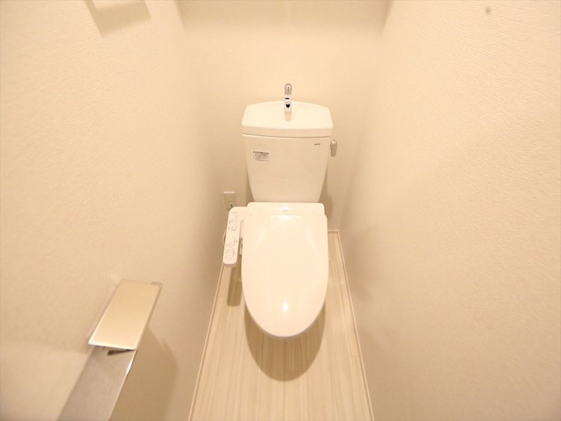 トイレ　温水洗浄暖房便座付トイレ　同仕様写真