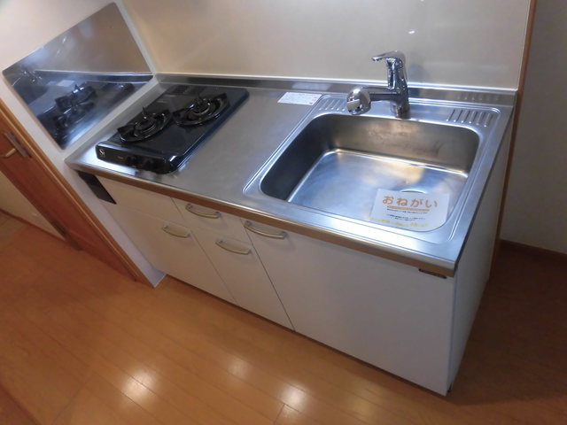 キッチン　2口ガスコンロ付きの綺麗なキッチンです。