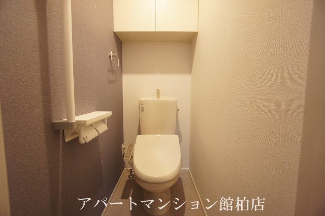 トイレ　同施工会社、同型タイプです